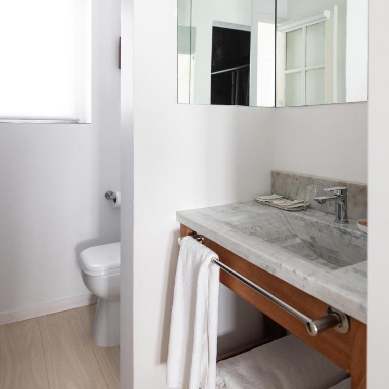 Acassuso Suites - Habitación Doble Deluxe con balcón - 4