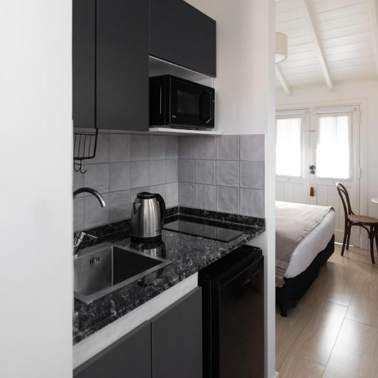 Acassuso Suites - Habitación Doble Deluxe con balcón - 2