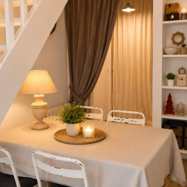 Bâtiment historique le long du canal du Thiou - zone piétonne au calme - Historic building along Thiou Canal - One-Bedroom Apartment (2 Adults) - 5