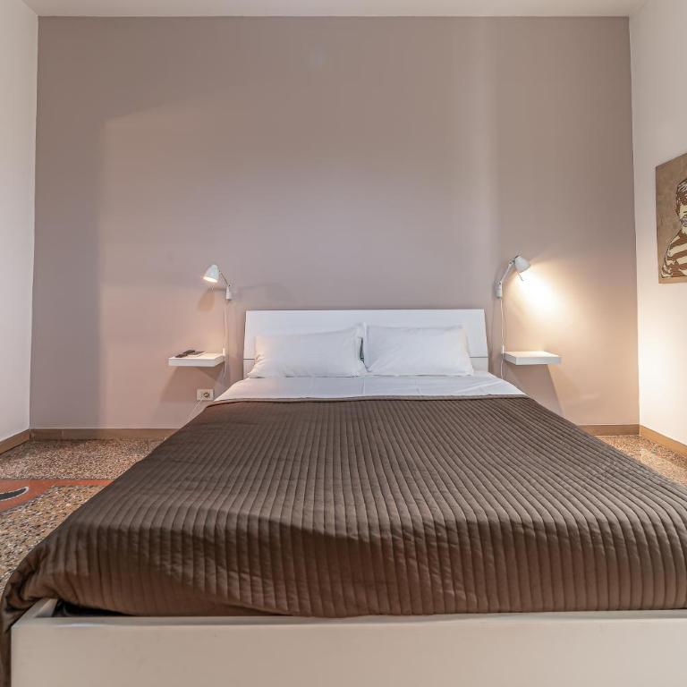 Azzurra B&B - Metro Lodi & Wi-Fi - Camera Matrimoniale con Bagno Privato - 2