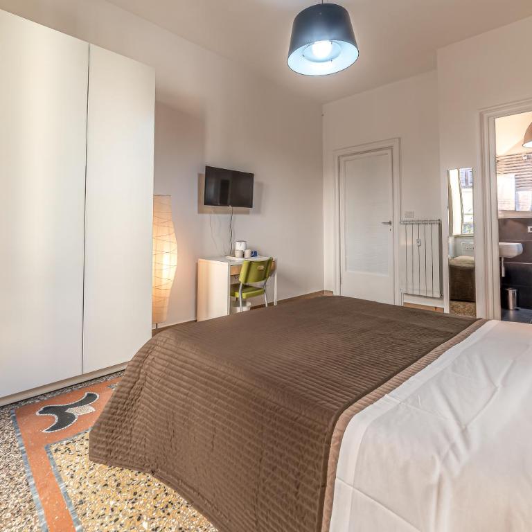 Azzurra B&B - Metro Lodi & Wi-Fi - Camera Matrimoniale con Bagno Privato - 3