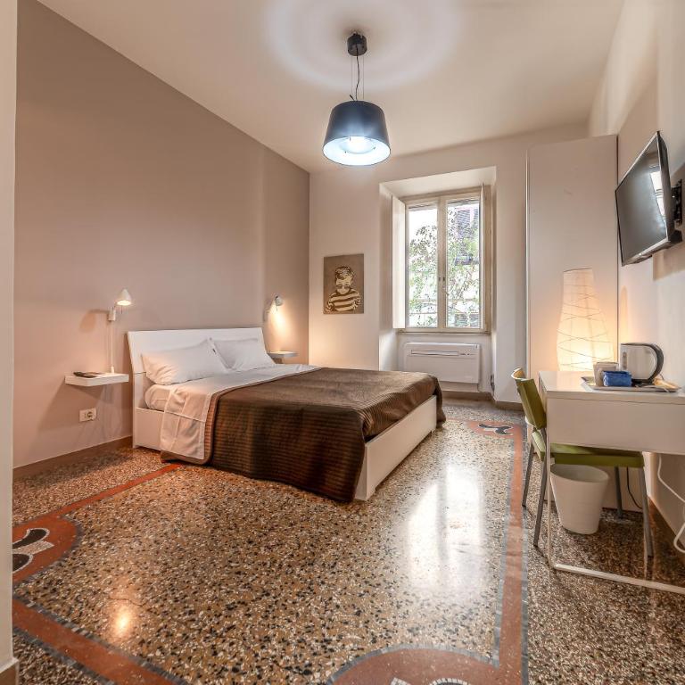 Azzurra B&B - Metro Lodi & Wi-Fi - Camera Matrimoniale con Bagno Privato - 1