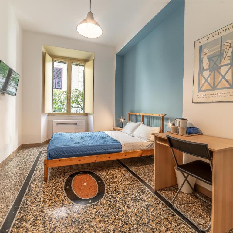 Azzurra B&B - Metro Lodi & Wi-Fi - Camera Queen con Bagno in Comune - 3