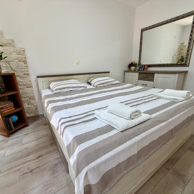 Lagoon Viva Apartment - Two-Bedroom Apartment with Garden View - 13