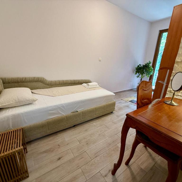 Lagoon Viva Apartment - Two-Bedroom Apartment with Garden View - 14