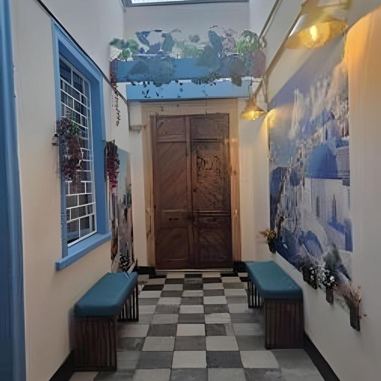 Casa Fran Valparaíso | Vive un Hotel Temático - Habitación Cuádruple con baño compartido - 12