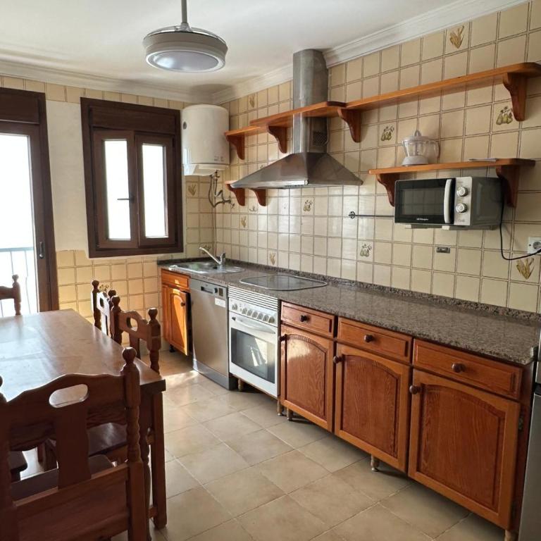 ABA The GRANDMA'S HOUSE - Three-Bedroom Apartment - 9