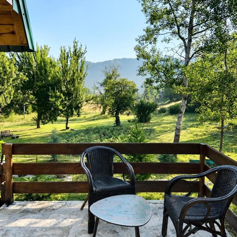 Peaceful Mountain Cabin Escape - One-Bedroom Chalet - 11