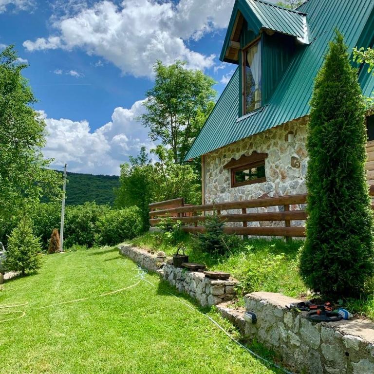 Peaceful Mountain Cabin Escape - One-Bedroom Chalet - 15