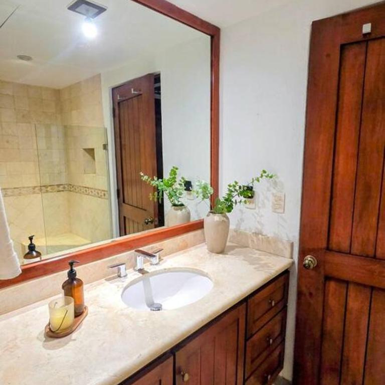 Hermosa casa con alberca, campo golf y playa - Casa - 24