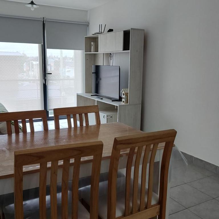 Departamento Familiar con Balcón y Estacionamiento Gratuito - One-Bedroom Apartment - 23