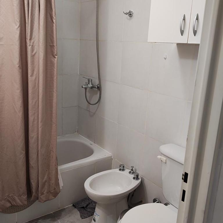 Departamento Familiar con Balcón y Estacionamiento Gratuito - One-Bedroom Apartment - 30