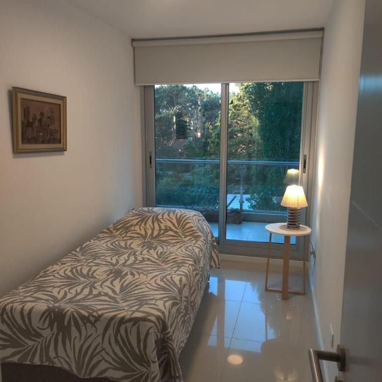 Apartamento Av Roosevelt, parada 4, playa brava - Apartamento de 2 dormitorios - 30