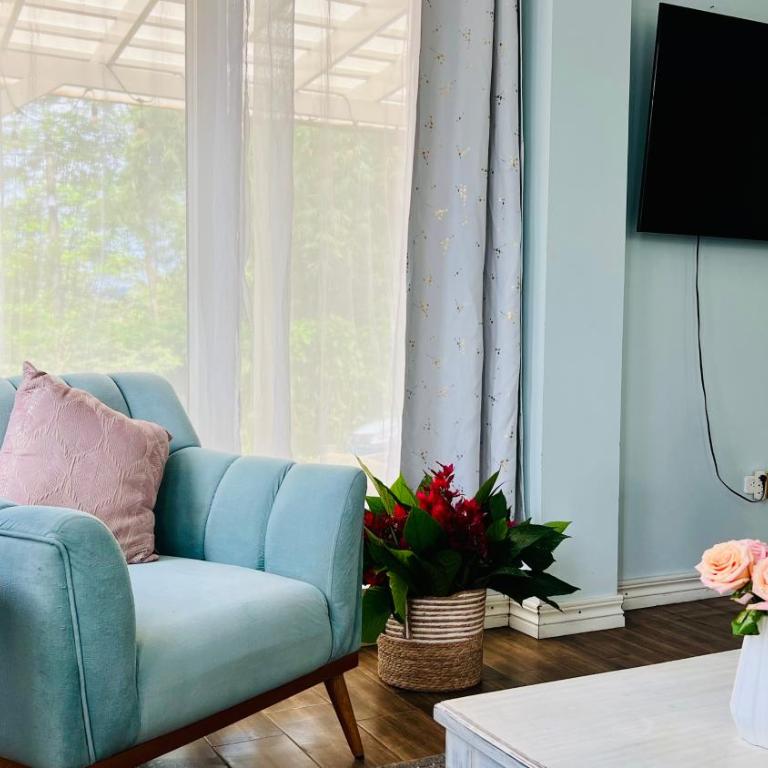 Hermosa casa con aire acondicionado rodeada de aves y naturaleza incluye desayuno - Casa - 1
