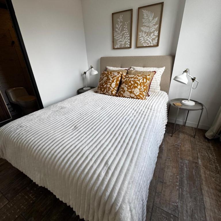 2205 Apartamento Poblado en la zona rosa de medellín - One-Bedroom Apartment - 2