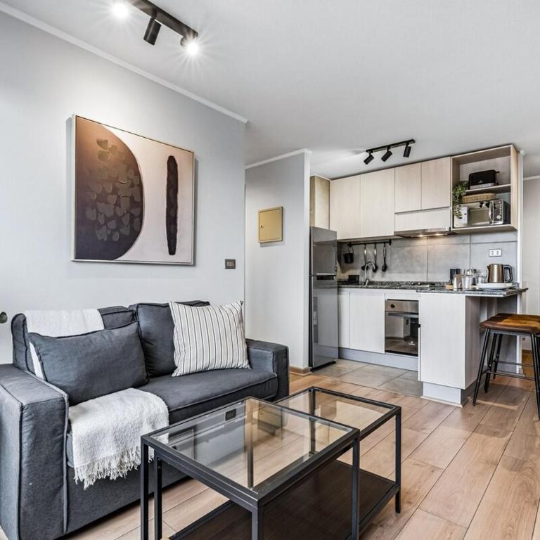 Metro Private Parking AC - Three-Bedroom Apartment - 1