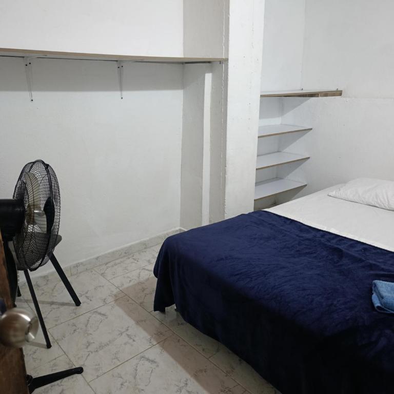 Apto Vista Primavera en Mitad de Medellin con parqueo - Three-Bedroom Apartment - 24