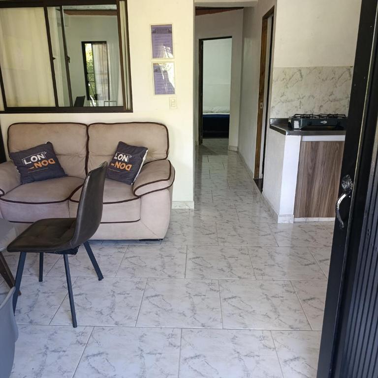 Apto Vista Primavera en Mitad de Medellin con parqueo - Three-Bedroom Apartment - 13