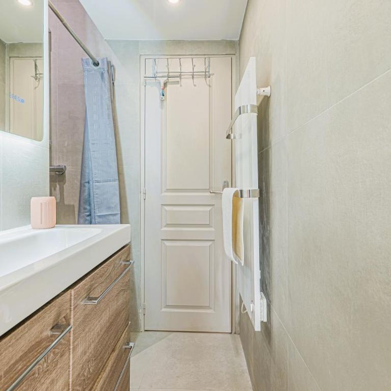 5 people, 4 beds - Heart of Nice Gambetta - Renovated - Air Conditionning - Two-Bedroom Apartment - 15