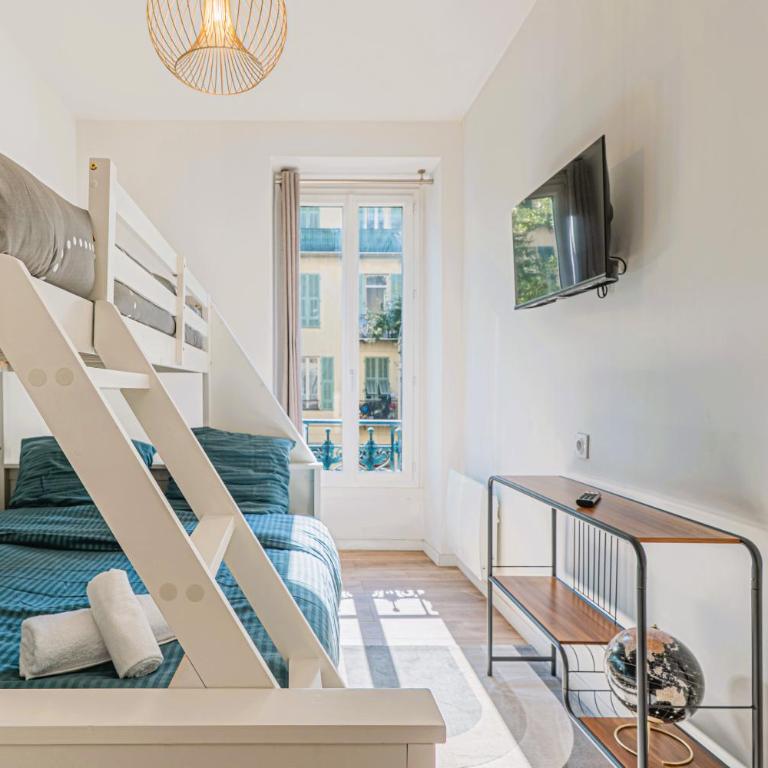 5 people, 4 beds - Heart of Nice Gambetta - Renovated - Air Conditionning - Two-Bedroom Apartment - 12