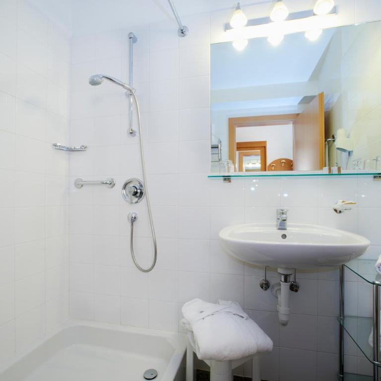 Hotel Ladurner - Camera Familiare con Balcone - 3