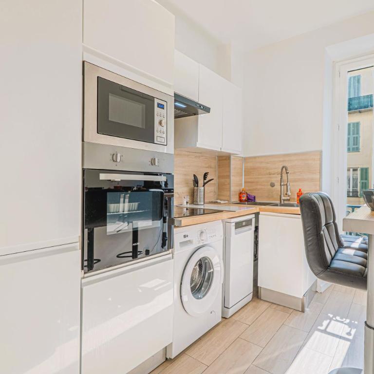5 people, 4 beds - Heart of Nice Gambetta - Renovated - Air Conditionning - Two-Bedroom Apartment - 8