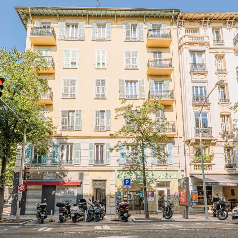 5 people, 4 beds - Heart of Nice Gambetta - Renovated - Air Conditionning - Two-Bedroom Apartment - 20