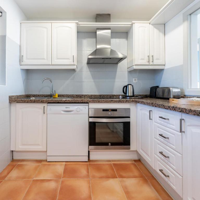203 Arruzafa Sea View - Three-Bedroom Apartment with Water View - 18