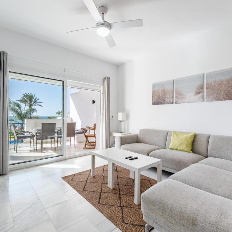 203 Arruzafa Sea View - Three-Bedroom Apartment with Water View - 12