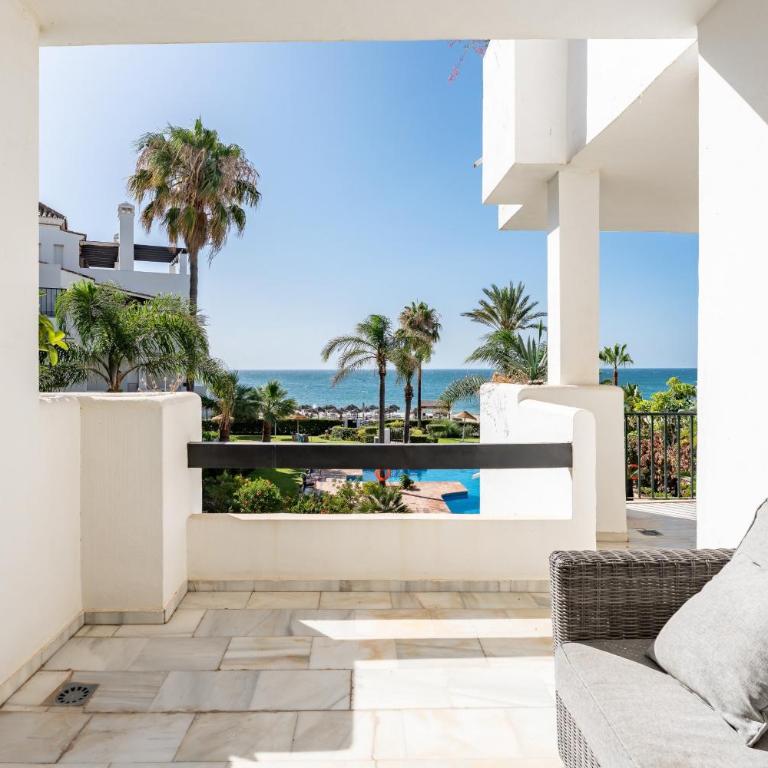 203 Arruzafa Sea View - Three-Bedroom Apartment with Water View - 8