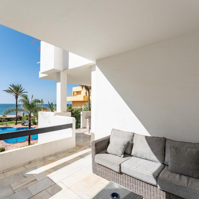 203 Arruzafa Sea View - Three-Bedroom Apartment with Water View - 9