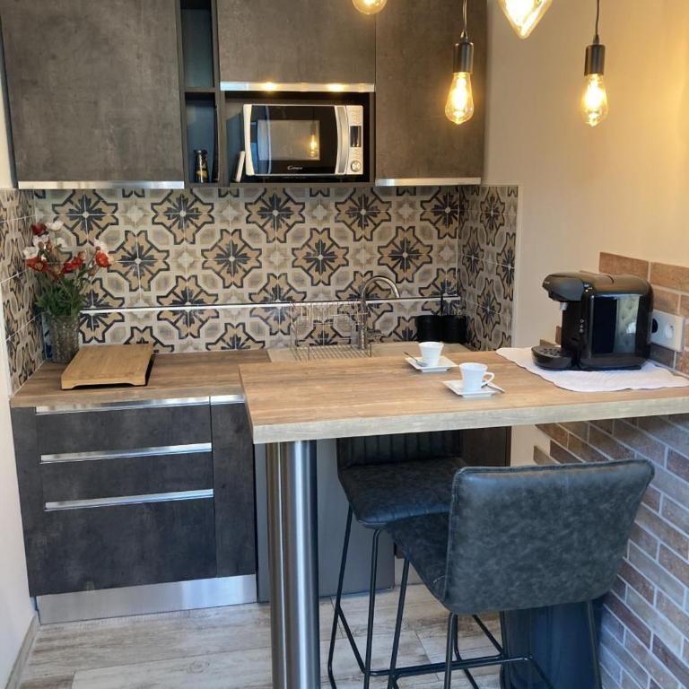 Le studio D'auguste- Cœur de Nîmes-chaleureux-emplacement idéal - Appartement 1 Chambre - 3