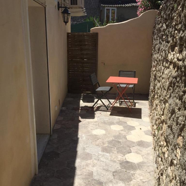 Le studio D'auguste- Cœur de Nîmes-chaleureux-emplacement idéal - Appartement Supérieur - 5