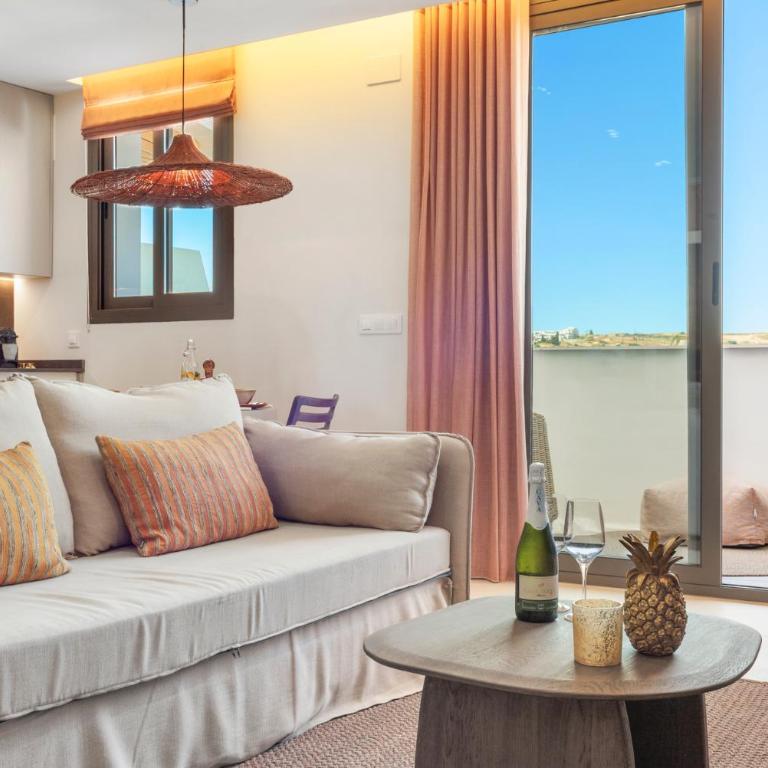Suite Elegante - One-Bedroom Apartment with Balcony - 16