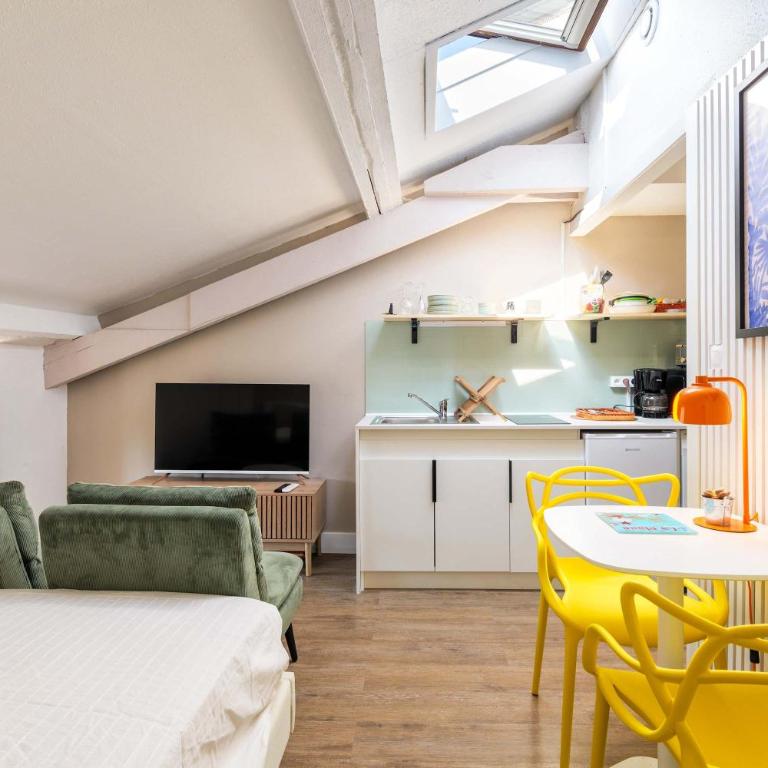 Charmant studio proche de la gare - Apartment - 2