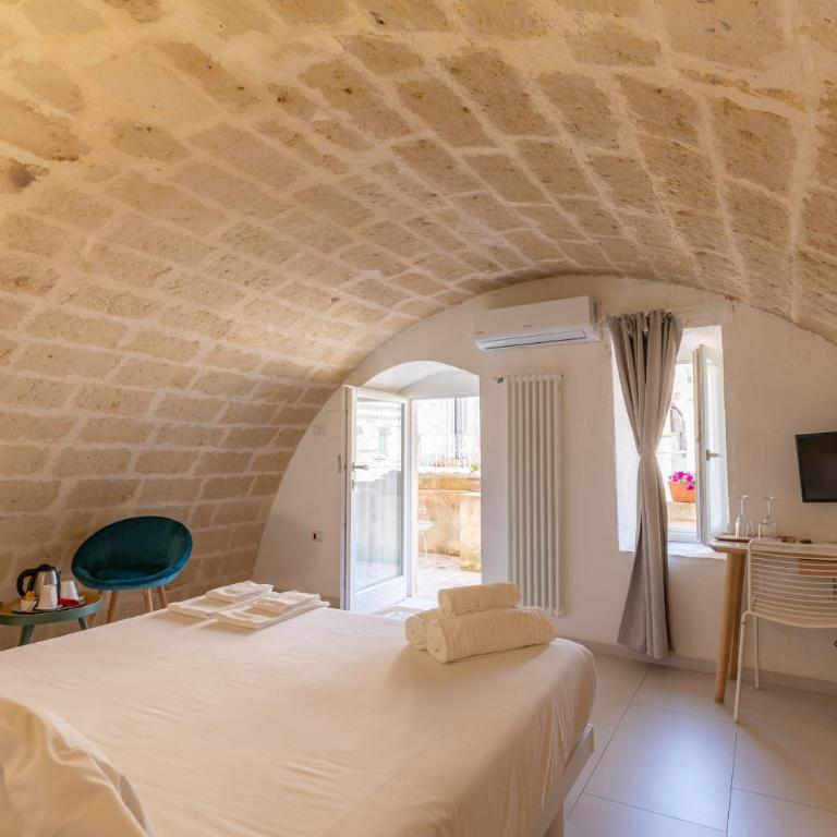Endea Suite Rooms & Lounge SPA - Camera Matrimoniale con Balcone - 10