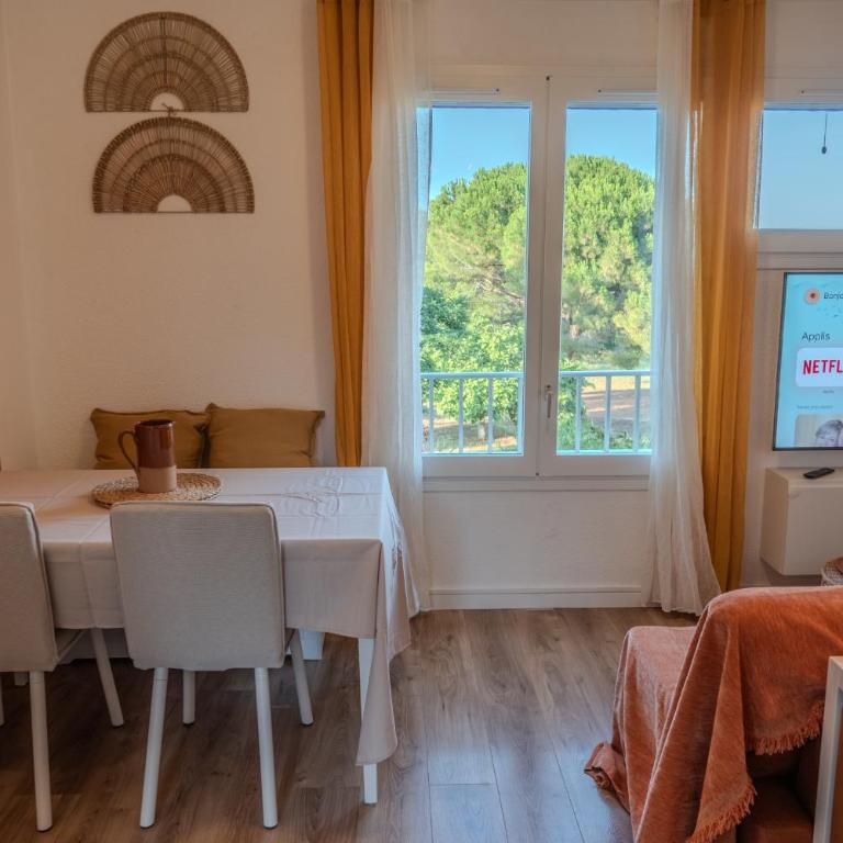 Charming studio with terrace near the beaches - Apartment - 8