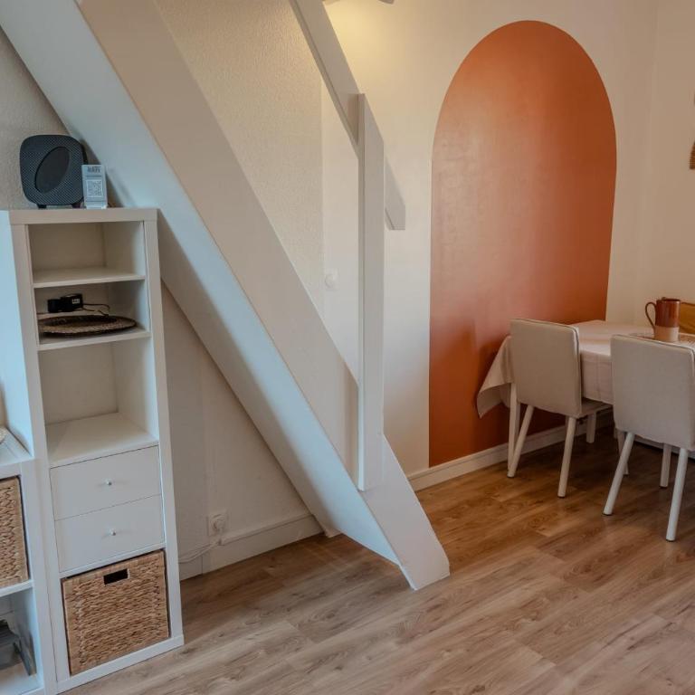 Charming studio with terrace near the beaches - Apartment - 10