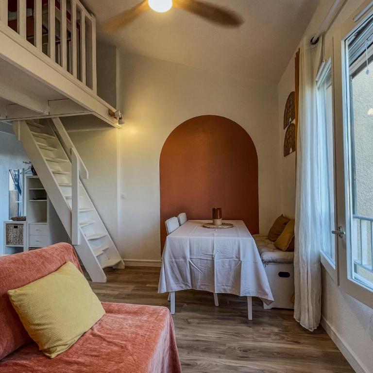 Charming studio with terrace near the beaches - Apartment - 6