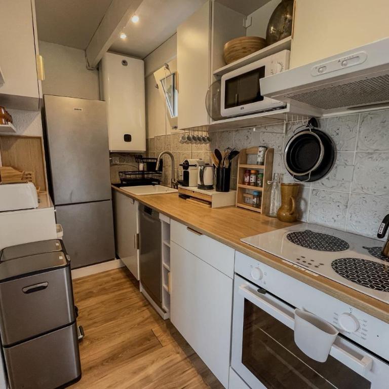 Charming studio with terrace near the beaches - Apartment - 2