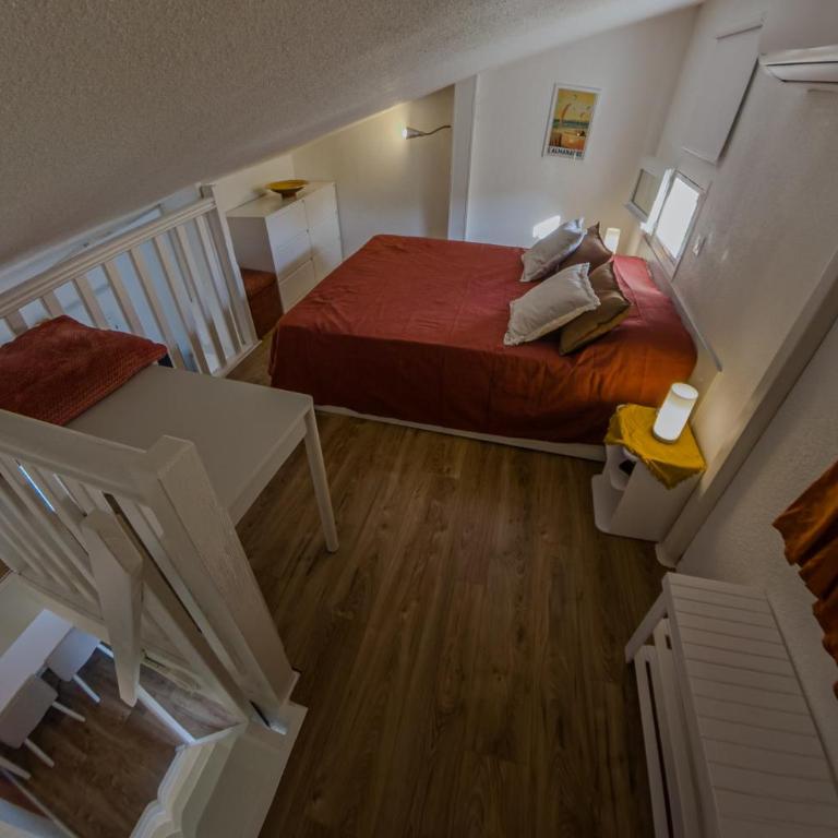 Charming studio with terrace near the beaches - Apartment - 21