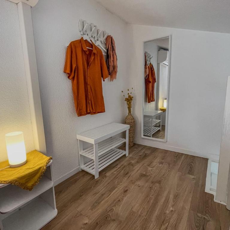 Charming studio with terrace near the beaches - Apartment - 24