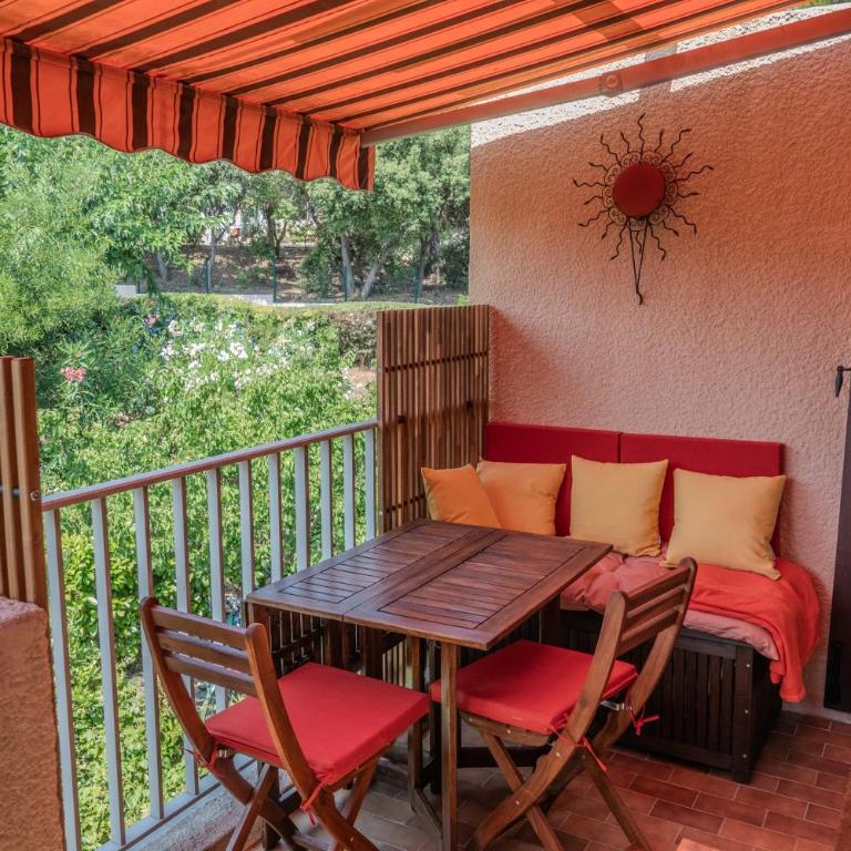Charming studio with terrace near the beaches - Apartment - 1