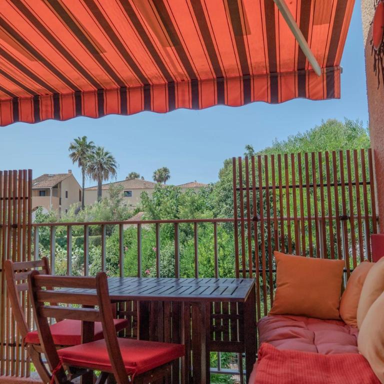 Charming studio with terrace near the beaches - Apartment - 37
