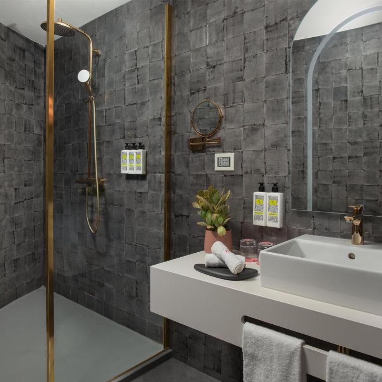 nhow Roma Vittorio Veneto - Nhow Junior Suite Wine and Jacuzzi - 1