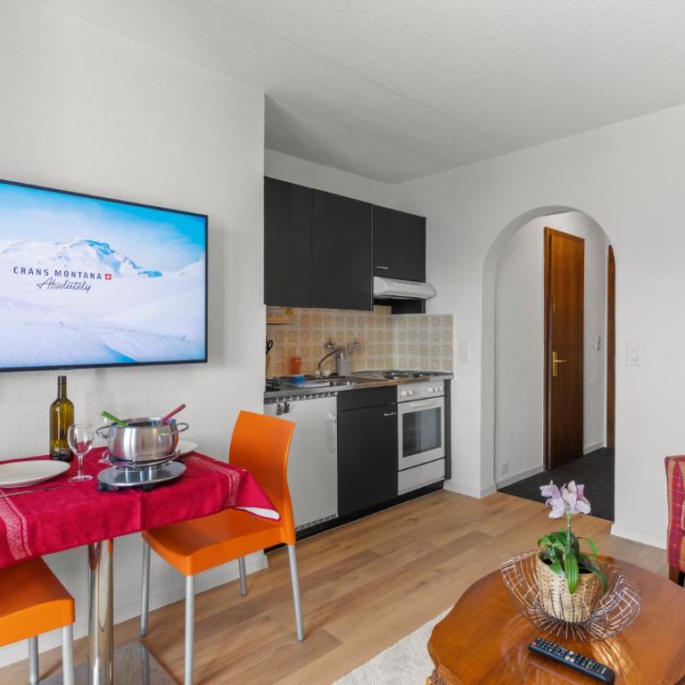 Escapade romantique avec vue, balcon et parking - Studio - Vue sur Montagne - 15