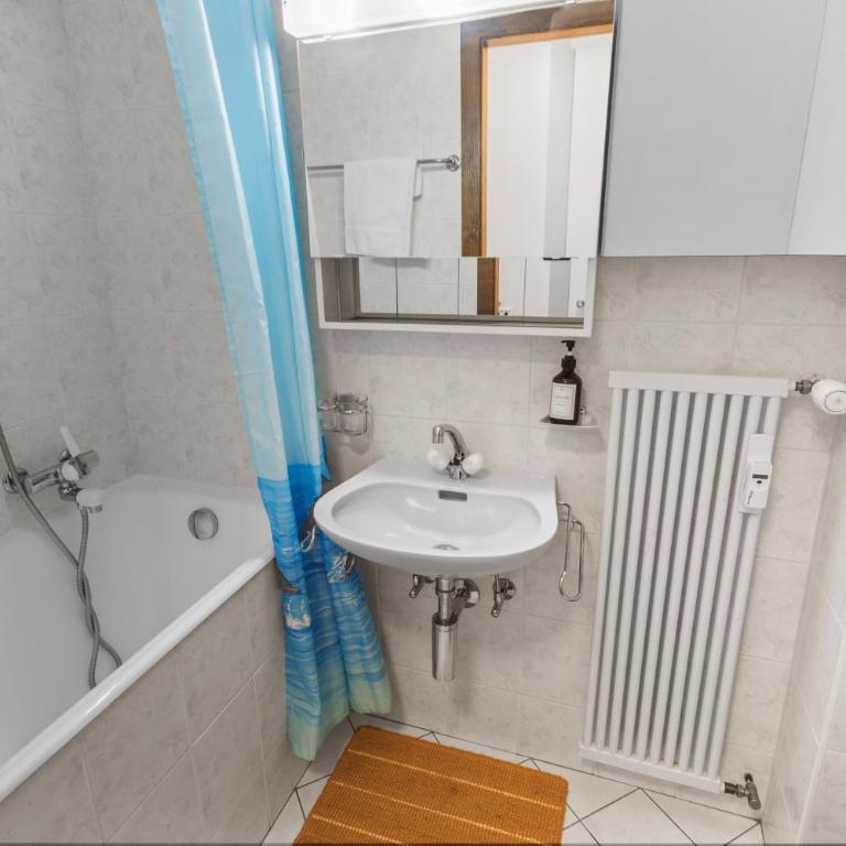 Escapade romantique avec vue, balcon et parking - Studio - Vue sur Montagne - 3