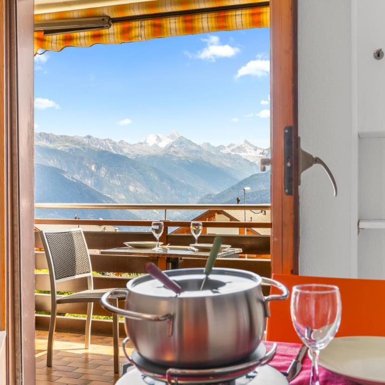 Escapade romantique avec vue, balcon et parking - Studio - Vue sur Montagne - 17