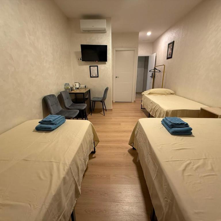 Multi Hostal BM 71 - Habitación Cuádruple Deluxe - 1