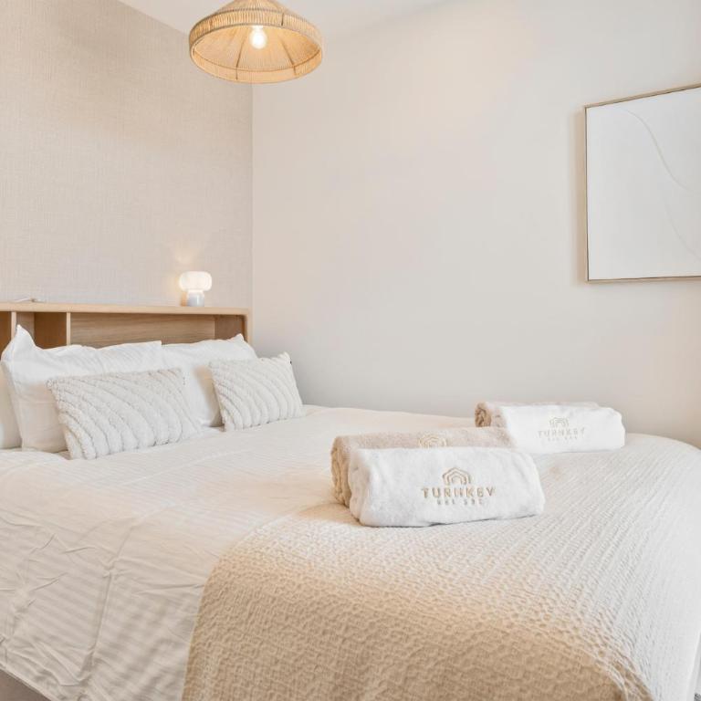 Estepona Skyline Penthouse - Three-Bedroom Apartment with Private Pool - 4